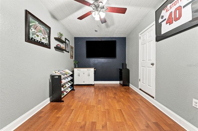 1317 DIVOT LANE, Tampa, FL 33612