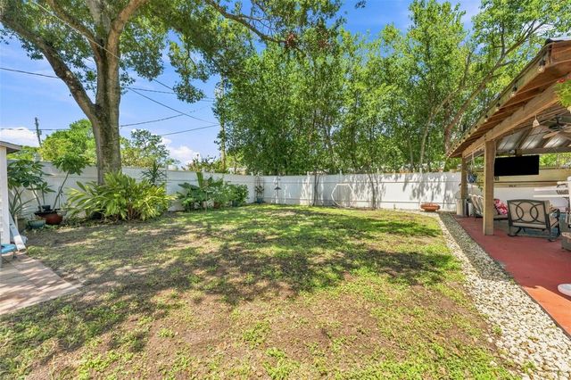 1317 DIVOT LANE, Tampa, FL 33612
