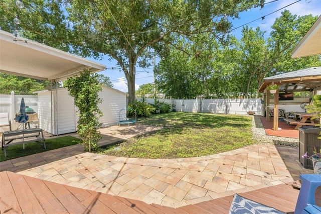 1317 DIVOT LANE, Tampa, FL 33612