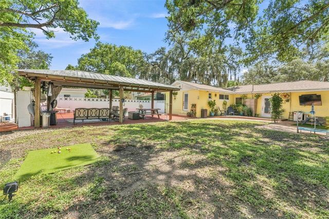 1317 DIVOT LANE, Tampa, FL 33612