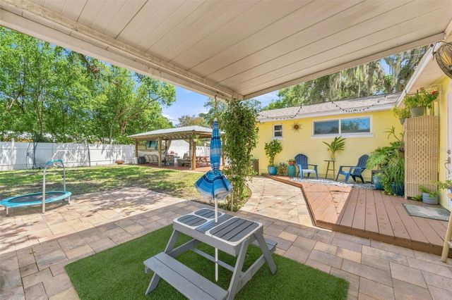 1317 DIVOT LANE, Tampa, FL 33612