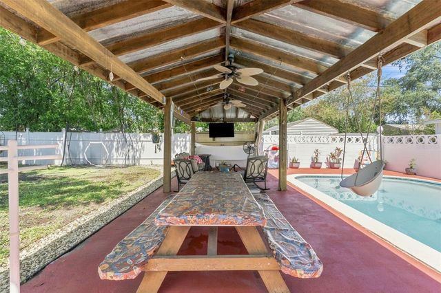 1317 DIVOT LANE, Tampa, FL 33612