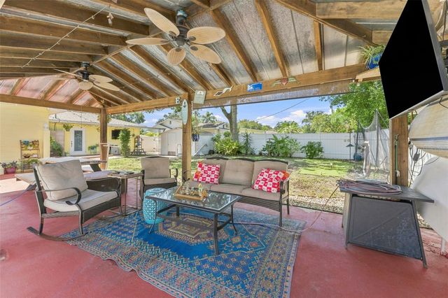 1317 DIVOT LANE, Tampa, FL 33612