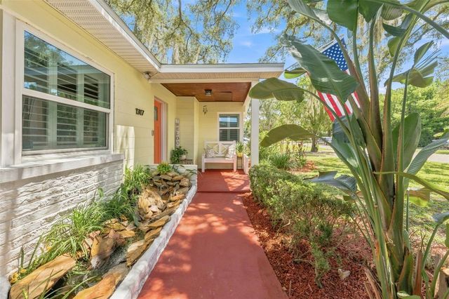 1317 DIVOT LANE, Tampa, FL 33612