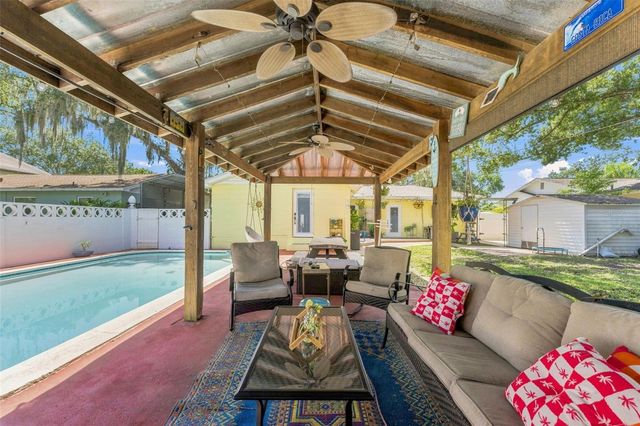 1317 DIVOT LANE, Tampa, FL 33612