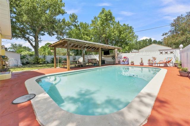 1317 DIVOT LANE, Tampa, FL 33612