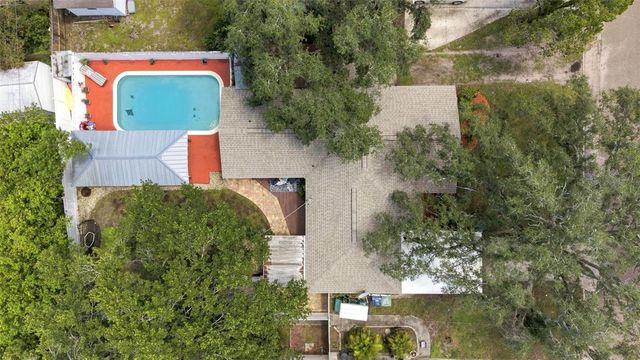 1317 DIVOT LANE, Tampa, FL 33612