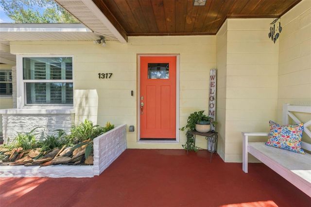 1317 DIVOT LANE, Tampa, FL 33612