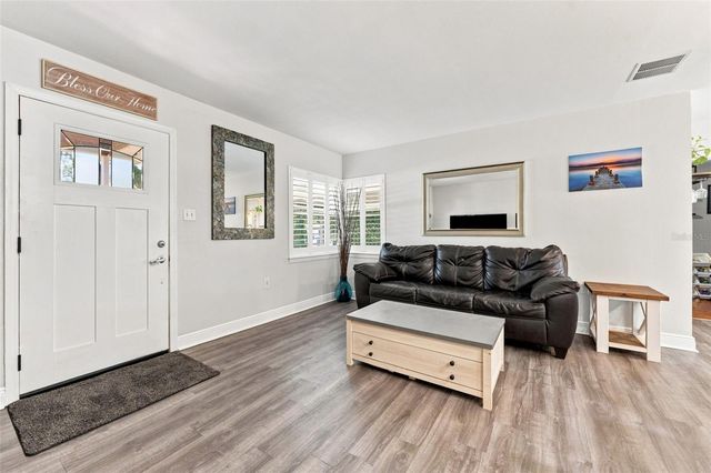 1317 DIVOT LANE, Tampa, FL 33612