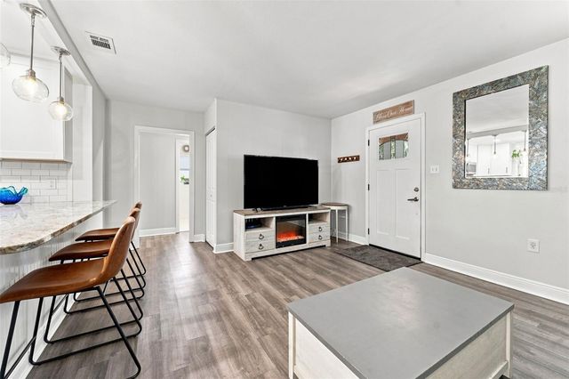 1317 DIVOT LANE, Tampa, FL 33612