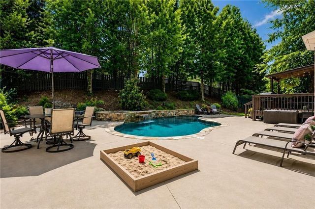 860 Valley Drive, Canton, GA 30114
