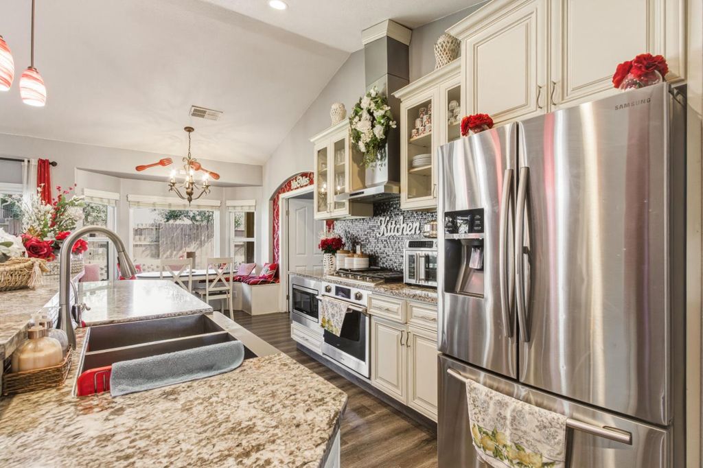 Image 10 of property listing at 2610 Marie Drive, Madera, CA 93637