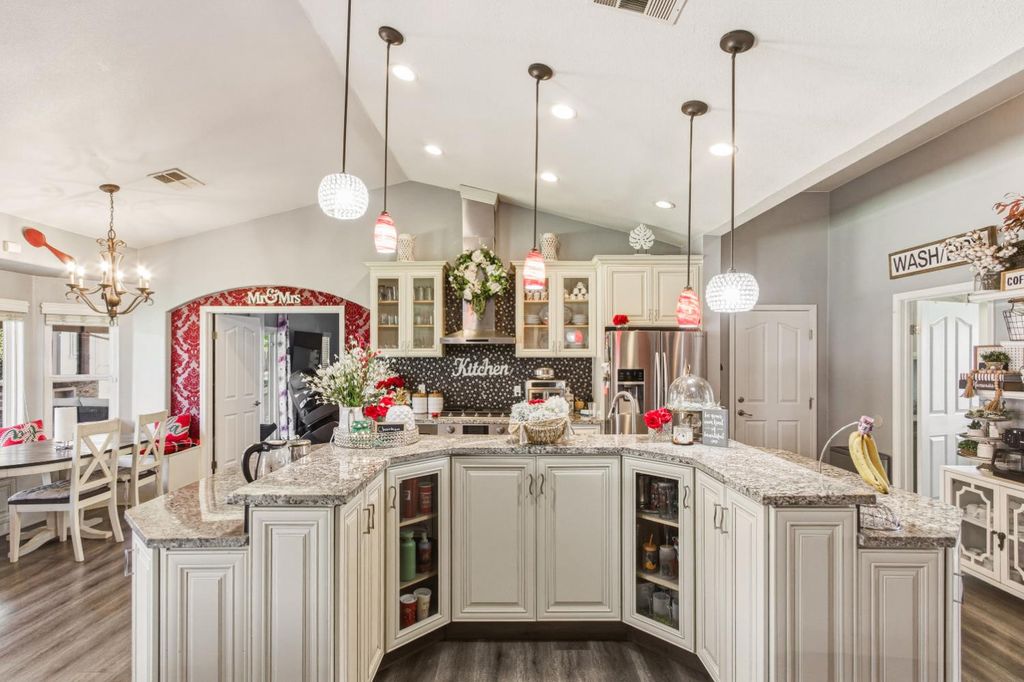 Image 13 of property listing at 2610 Marie Drive, Madera, CA 93637