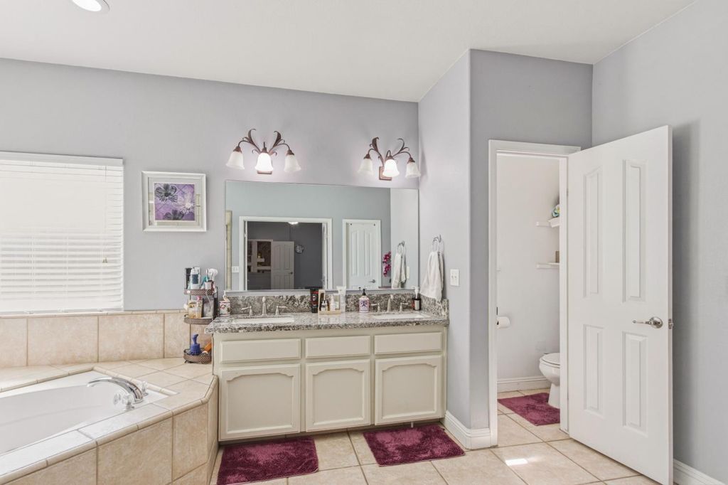 Image 17 of property listing at 2610 Marie Drive, Madera, CA 93637