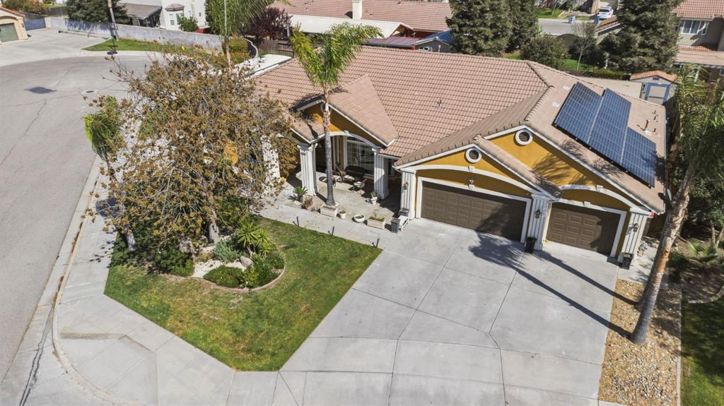 Image 2 of property listing at 2610 Marie Drive, Madera, CA 93637