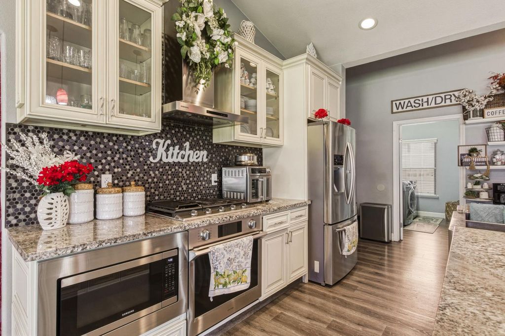 Image 9 of property listing at 2610 Marie Drive, Madera, CA 93637