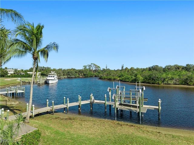 18090 N Olga DR, Alva, FL 33920