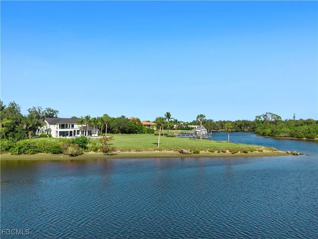 18090 N Olga DR, Alva, FL 33920