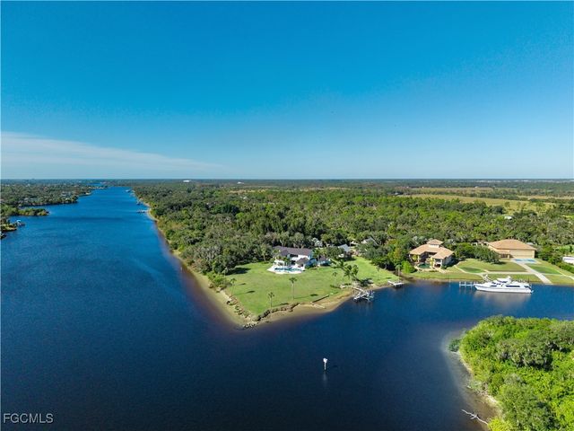 18090 N Olga DR, Alva, FL 33920