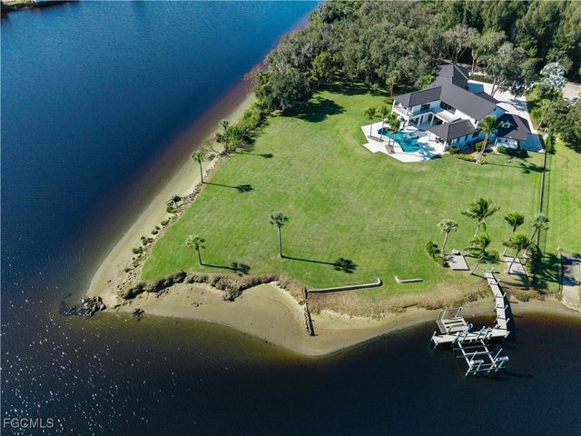 18090 N Olga DR, Alva, FL 33920