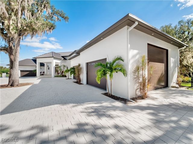 18090 N Olga DR, Alva, FL 33920