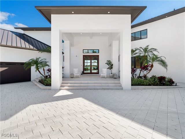 18090 N Olga DR, Alva, FL 33920