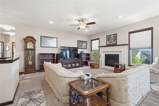 7700 1st Avenue NW, Cedar Rapids, IA 52405