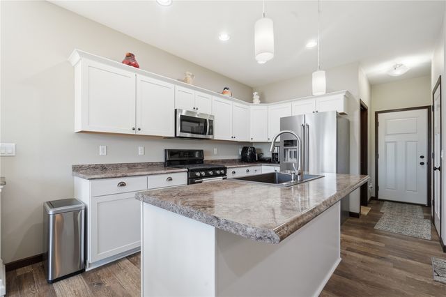 7700 1st Avenue NW, Cedar Rapids, IA 52405
