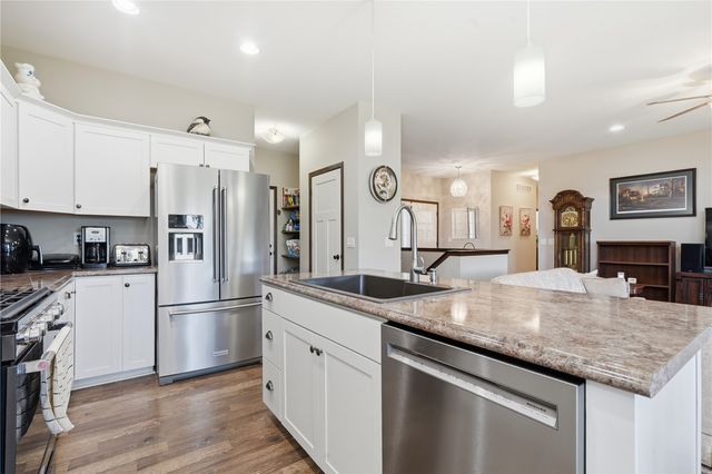 7700 1st Avenue NW, Cedar Rapids, IA 52405