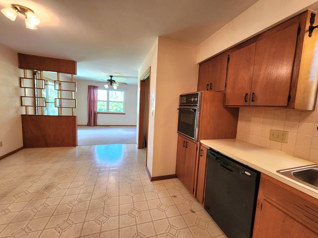 1027 E Edgewood Street, Springfield, MO 65807