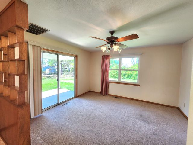 1027 E Edgewood Street, Springfield, MO 65807