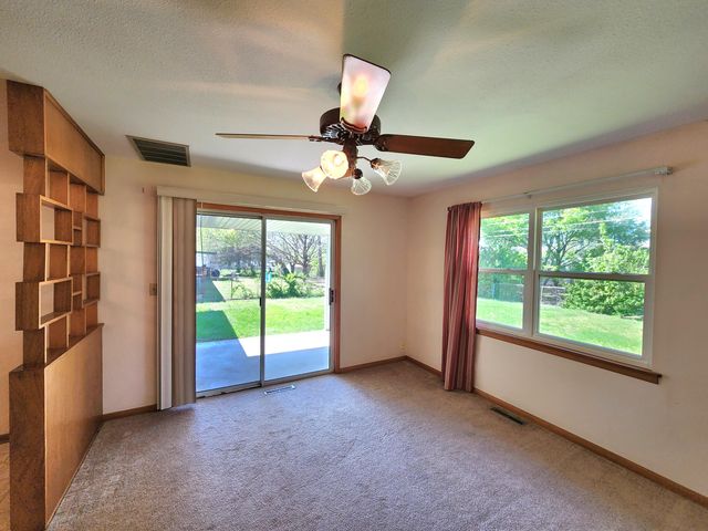 1027 E Edgewood Street, Springfield, MO 65807