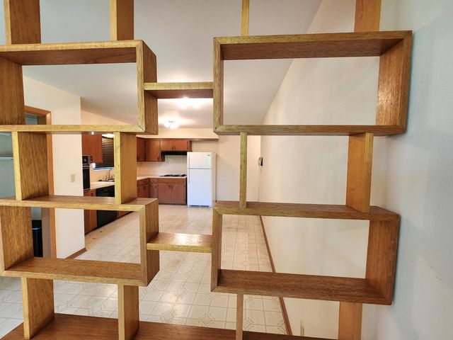 1027 E Edgewood Street, Springfield, MO 65807