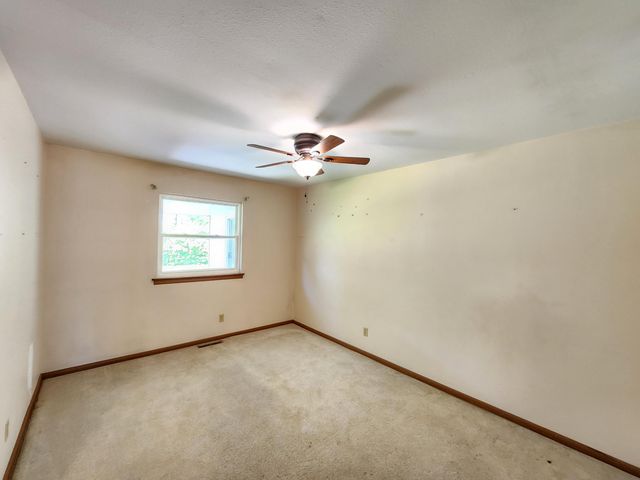 1027 E Edgewood Street, Springfield, MO 65807