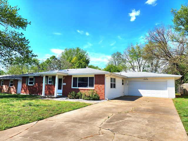 1027 E Edgewood Street, Springfield, MO 65807