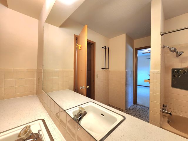 1027 E Edgewood Street, Springfield, MO 65807