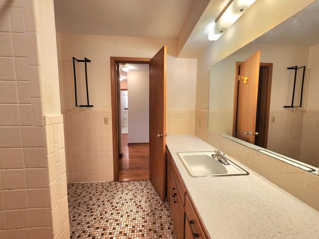 1027 E Edgewood Street, Springfield, MO 65807