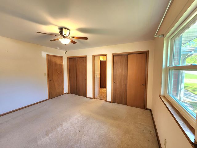 1027 E Edgewood Street, Springfield, MO 65807