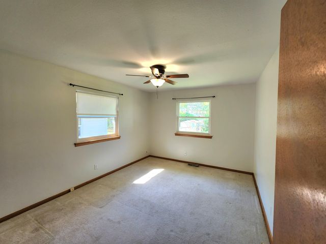 1027 E Edgewood Street, Springfield, MO 65807