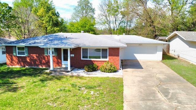 1027 E Edgewood Street, Springfield, MO 65807