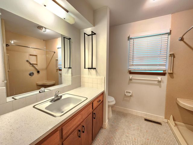 1027 E Edgewood Street, Springfield, MO 65807