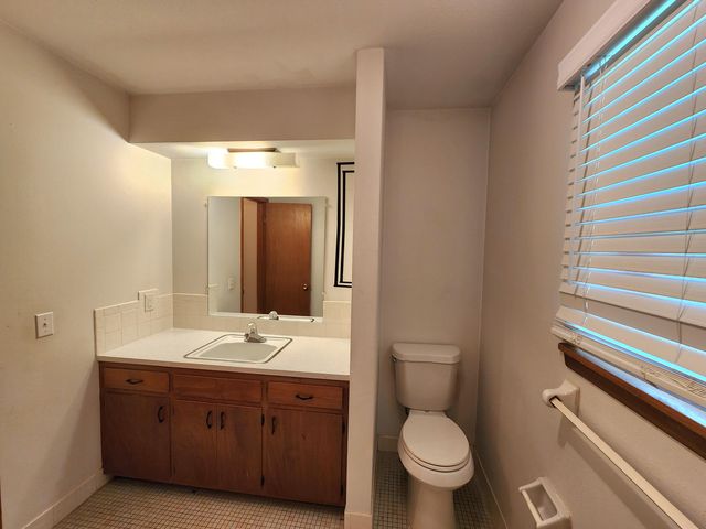 1027 E Edgewood Street, Springfield, MO 65807