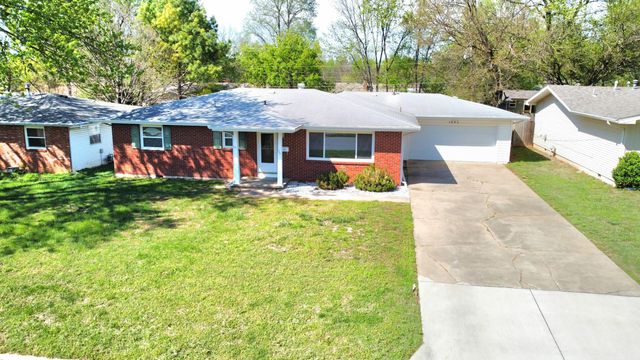 1027 E Edgewood Street, Springfield, MO 65807