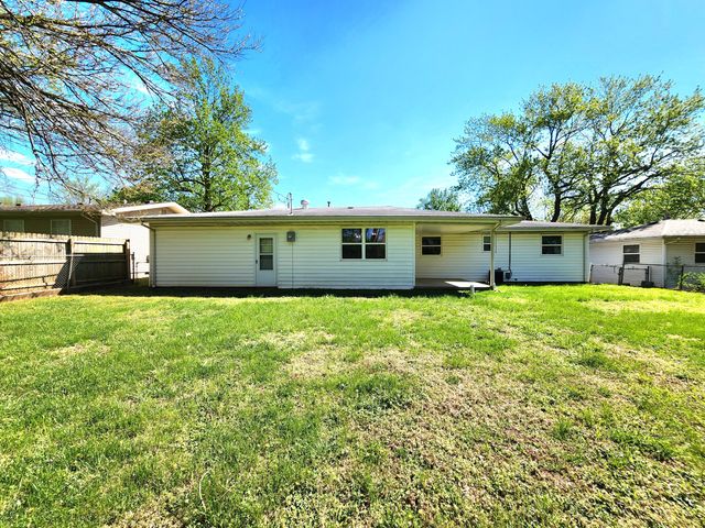 1027 E Edgewood Street, Springfield, MO 65807