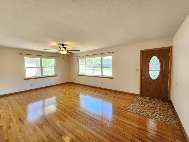 1027 E Edgewood Street, Springfield, MO 65807