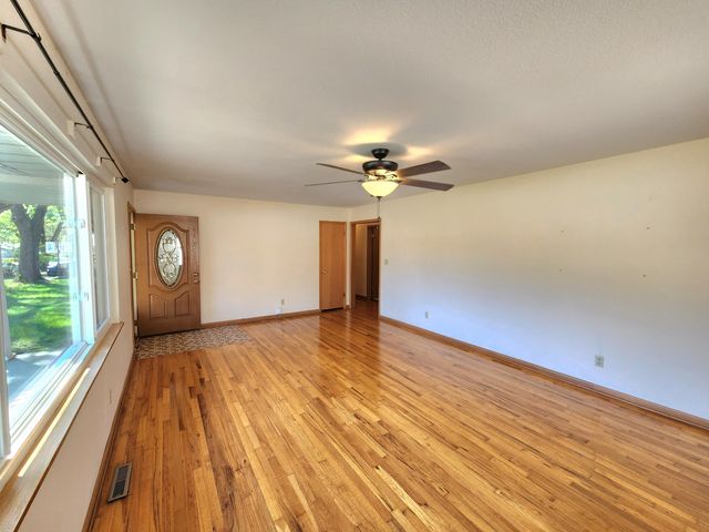 1027 E Edgewood Street, Springfield, MO 65807