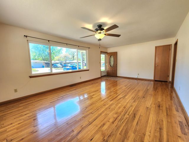 1027 E Edgewood Street, Springfield, MO 65807