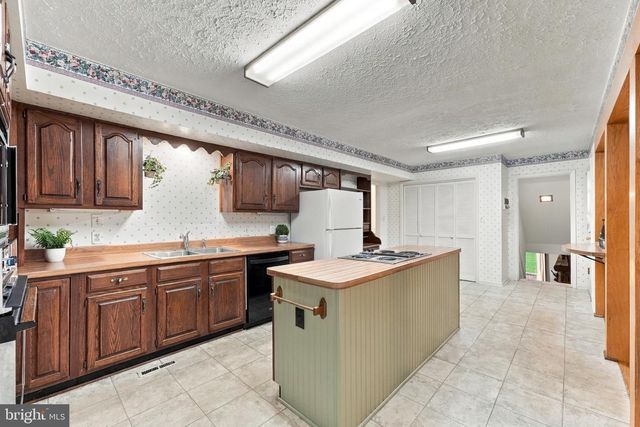 19452 HICKORY DR, Culpeper, VA 22701