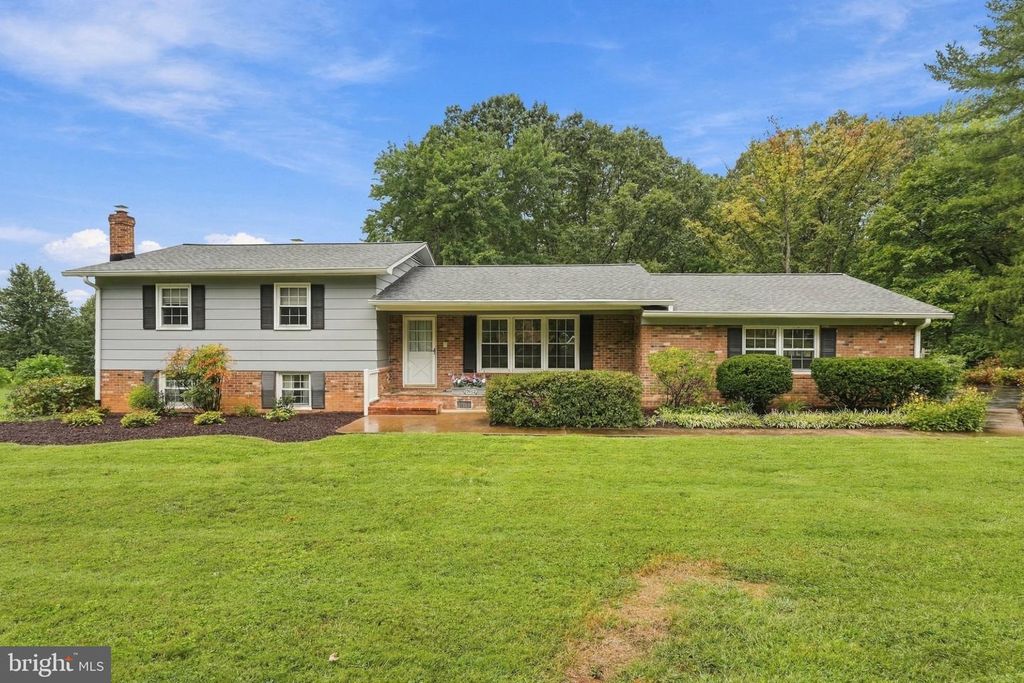 19452 HICKORY DR, Culpeper, VA 22701