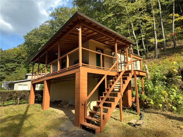 876 N Tunnel Rd, Rockland Twp, PA 16374